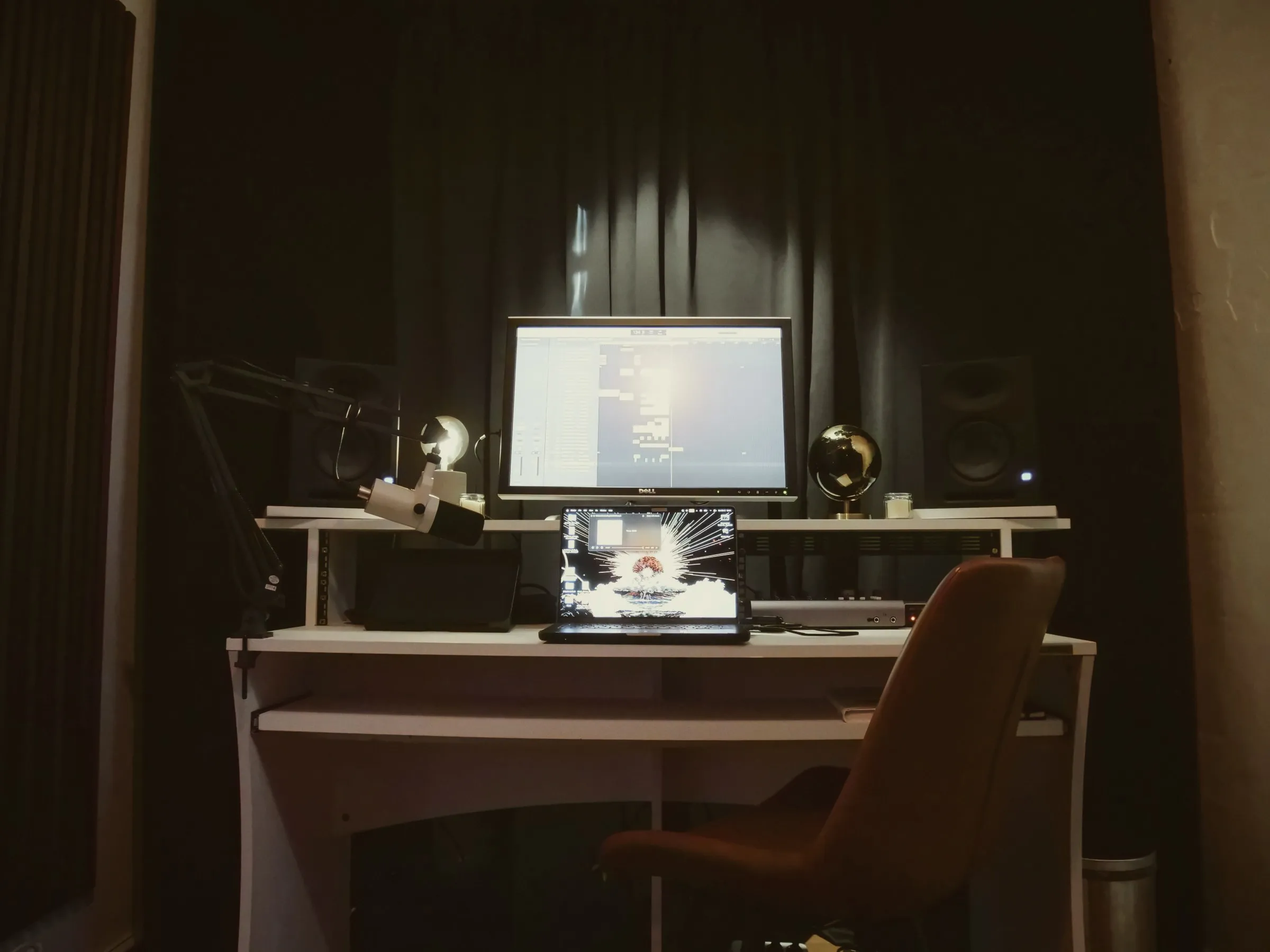 Microphone arm, screen and speakers in Ruby